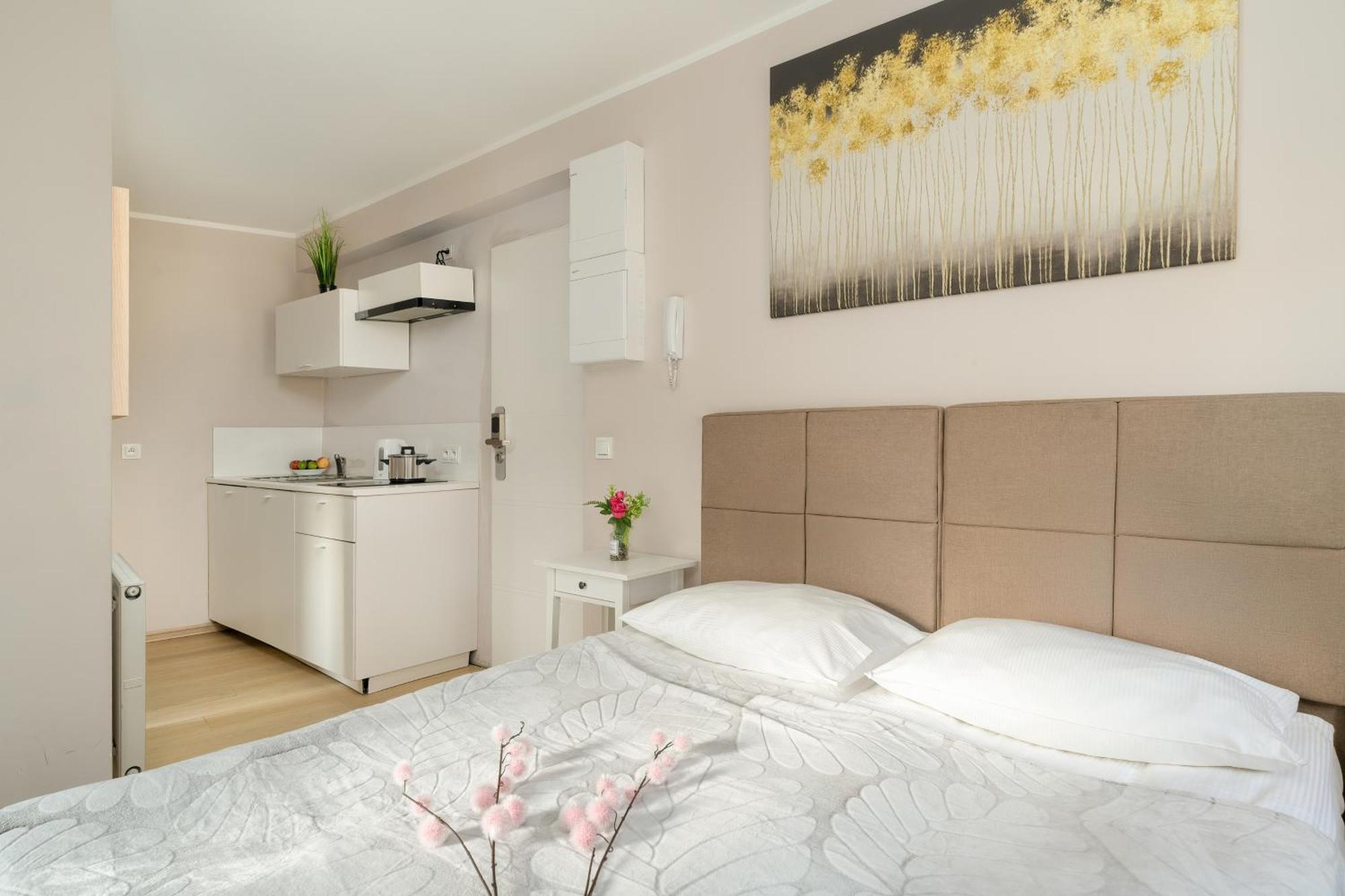 Stylowe I Eleganckie Studia Very Berry W Poznaniu By Noclegi Renters Екстер'єр фото