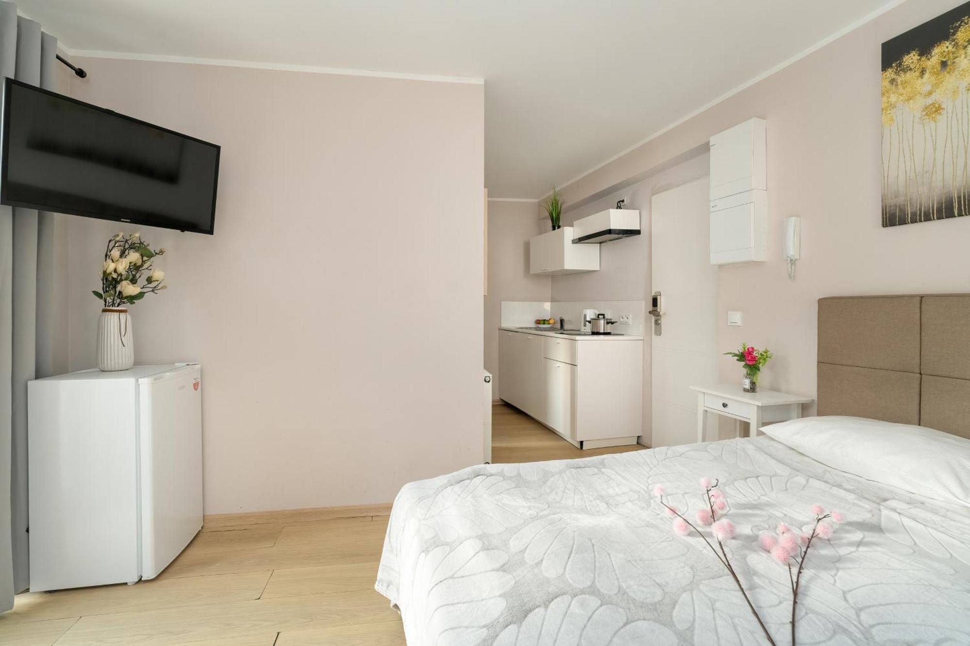 Stylowe I Eleganckie Studia Very Berry W Poznaniu By Noclegi Renters Екстер'єр фото